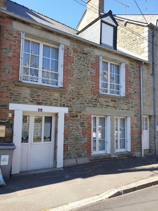 Maison De Ville Situee A 8 Kms Du Mont St Michel ปงตอร์ซง ภายนอก รูปภาพ